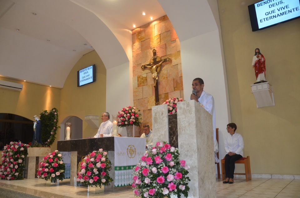 N.Sra. Santíssima Trindade - Missa com coroação e festejos juninos