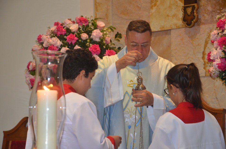 N.Sra. Santíssima Trindade - Missa com coroação e festejos juninos