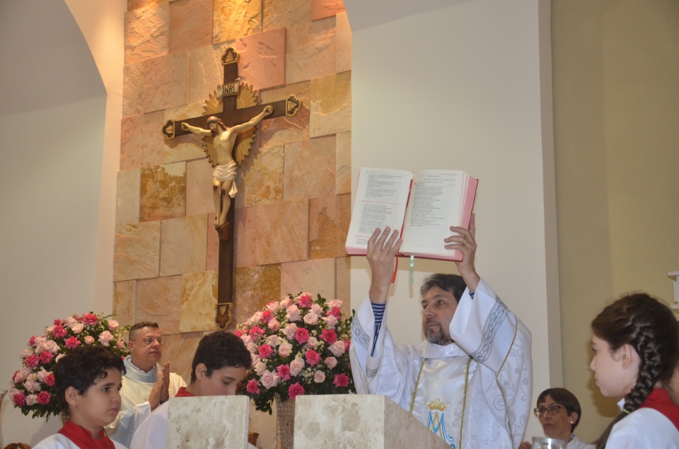 N.Sra. Santíssima Trindade - Missa com coroação e festejos juninos