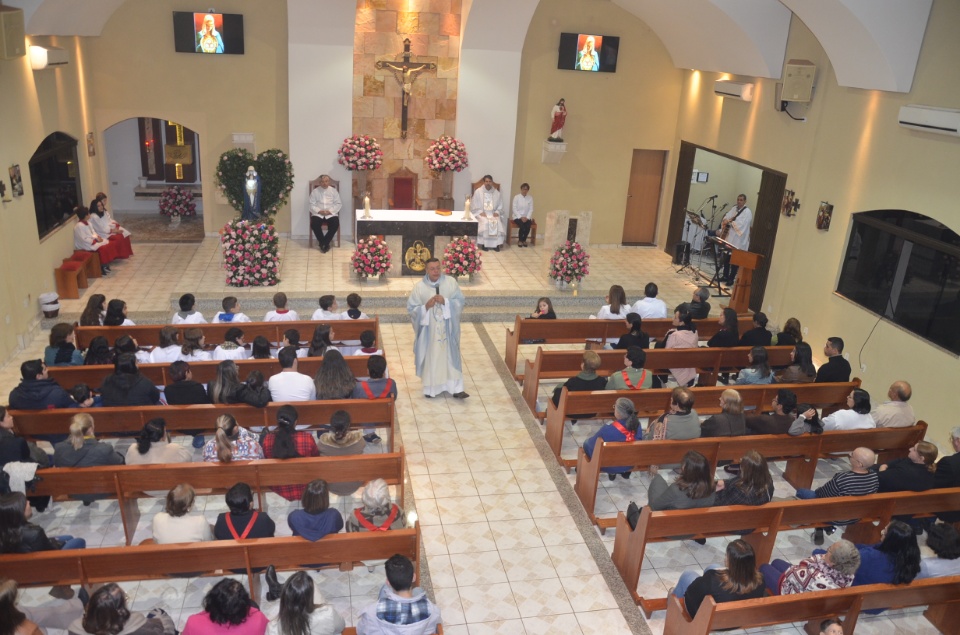 N.Sra. Santíssima Trindade - Missa com coroação e festejos juninos