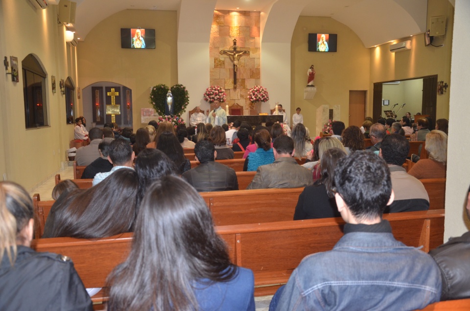 N.Sra. Santíssima Trindade - Missa com coroação e festejos juninos