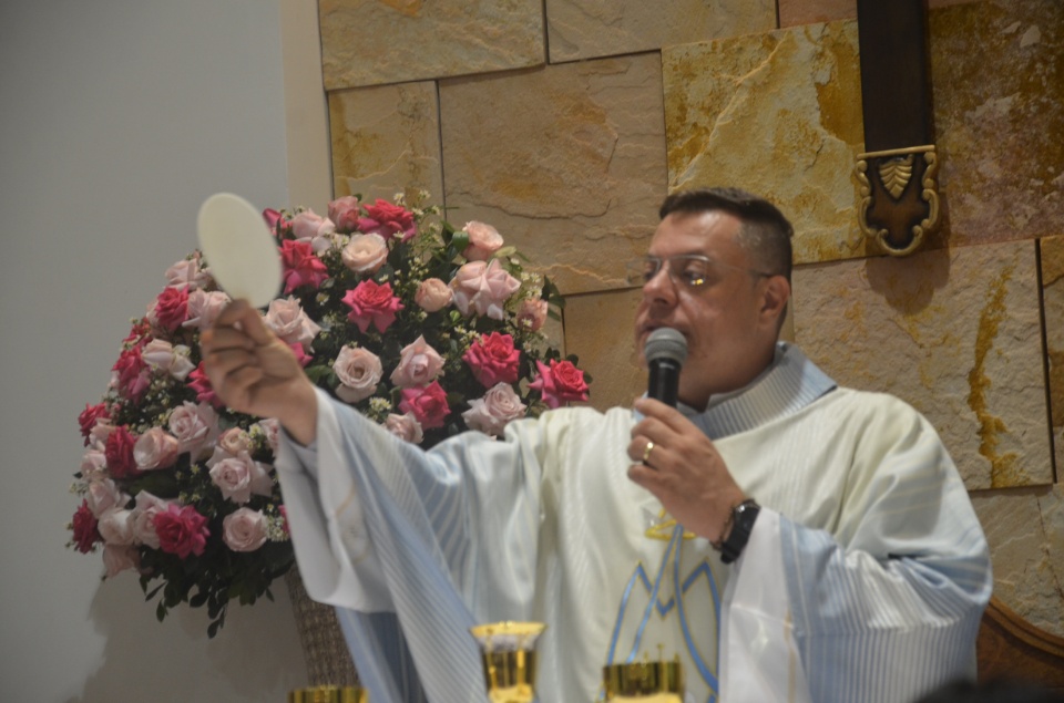 N.Sra. Santíssima Trindade - Missa com coroação e festejos juninos