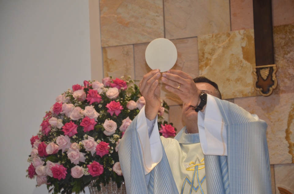 N.Sra. Santíssima Trindade - Missa com coroação e festejos juninos