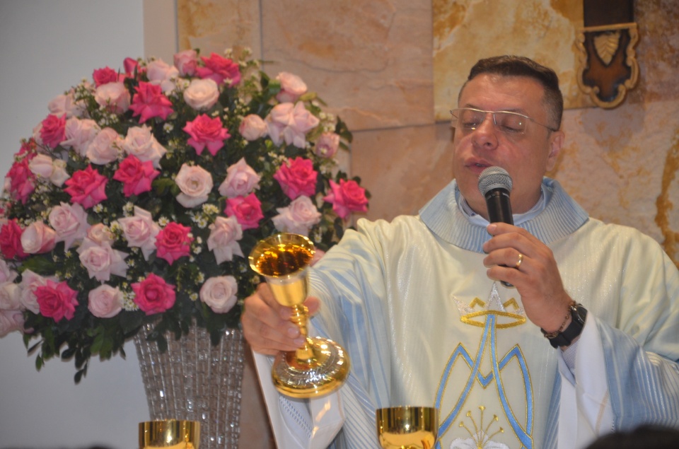 N.Sra. Santíssima Trindade - Missa com coroação e festejos juninos