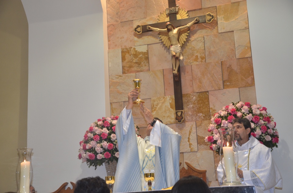 N.Sra. Santíssima Trindade - Missa com coroação e festejos juninos