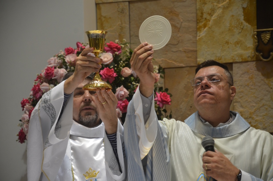 N.Sra. Santíssima Trindade - Missa com coroação e festejos juninos