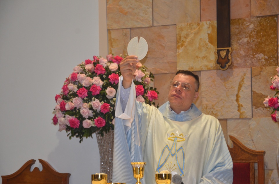 N.Sra. Santíssima Trindade - Missa com coroação e festejos juninos
