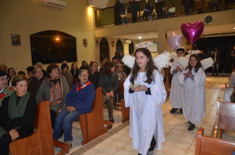 N.Sra. Santíssima Trindade - Missa com coroação e festejos juninos