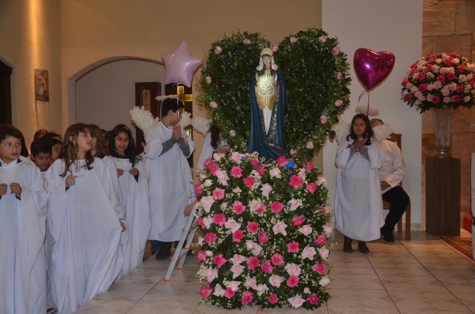 N.Sra. Santíssima Trindade - Missa com coroação e festejos juninos
