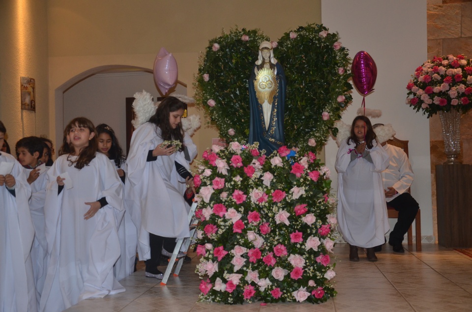 N.Sra. Santíssima Trindade - Missa com coroação e festejos juninos