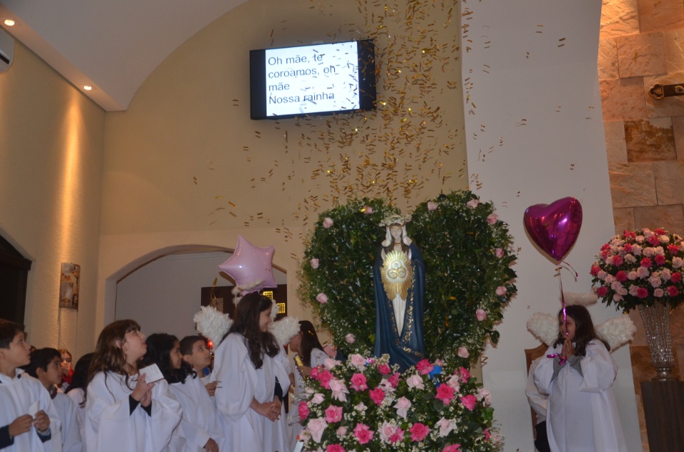 N.Sra. Santíssima Trindade - Missa com coroação e festejos juninos