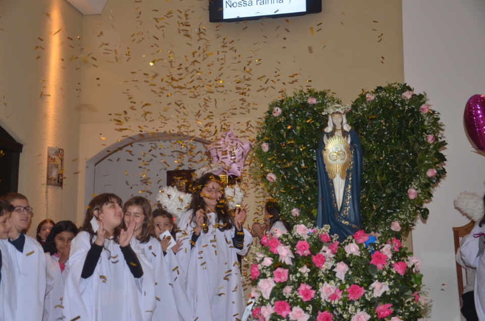 N.Sra. Santíssima Trindade - Missa com coroação e festejos juninos