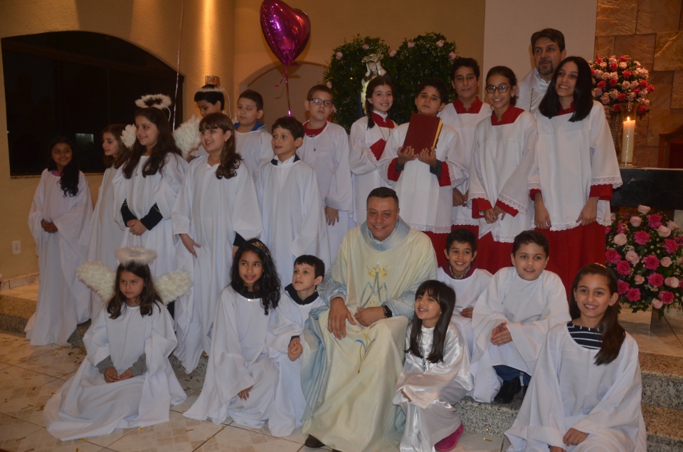 N.Sra. Santíssima Trindade - Missa com coroação e festejos juninos