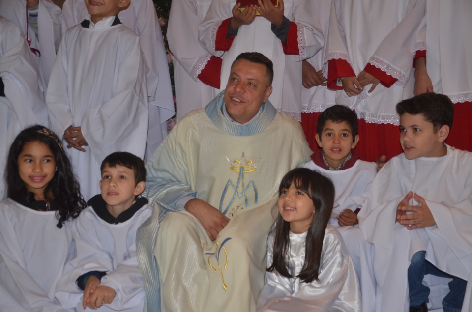 N.Sra. Santíssima Trindade - Missa com coroação e festejos juninos