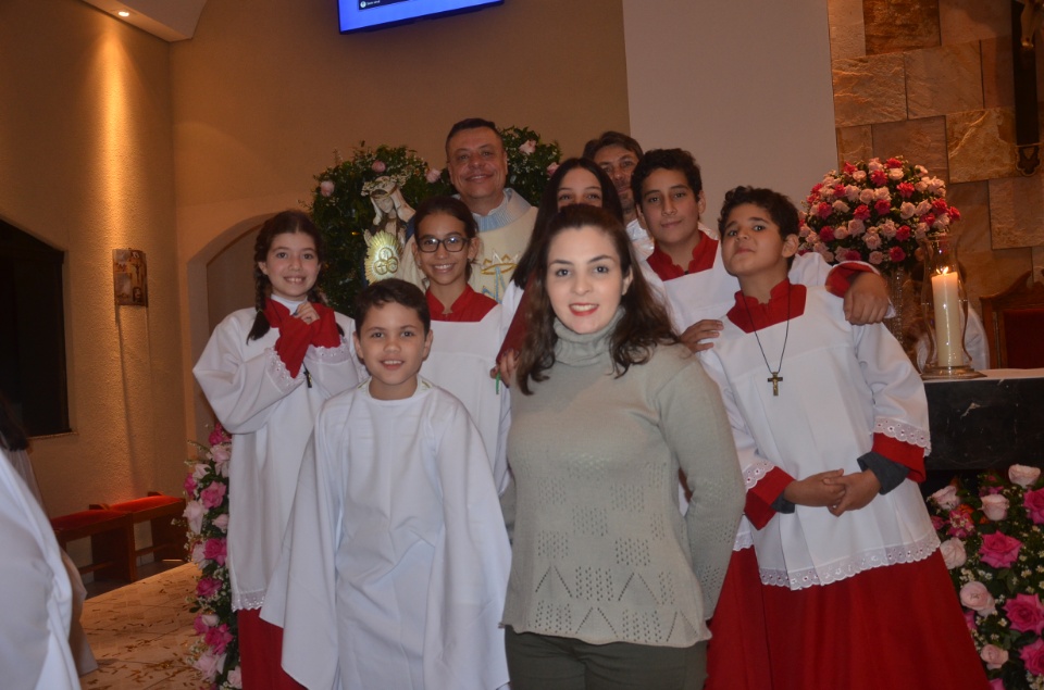 N.Sra. Santíssima Trindade - Missa com coroação e festejos juninos