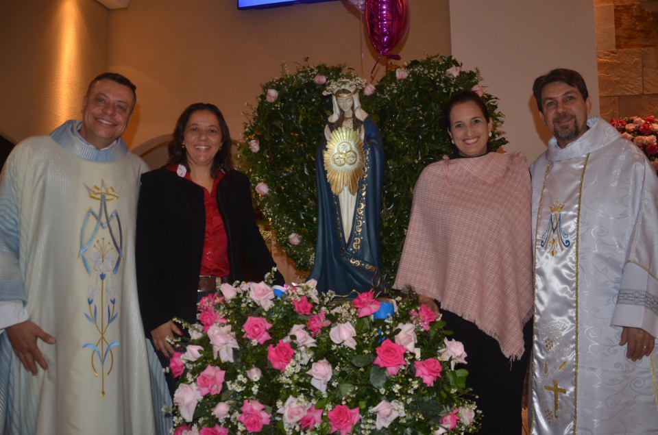 N.Sra. Santíssima Trindade - Missa com coroação e festejos juninos