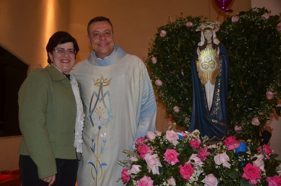 N.Sra. Santíssima Trindade - Missa com coroação e festejos juninos