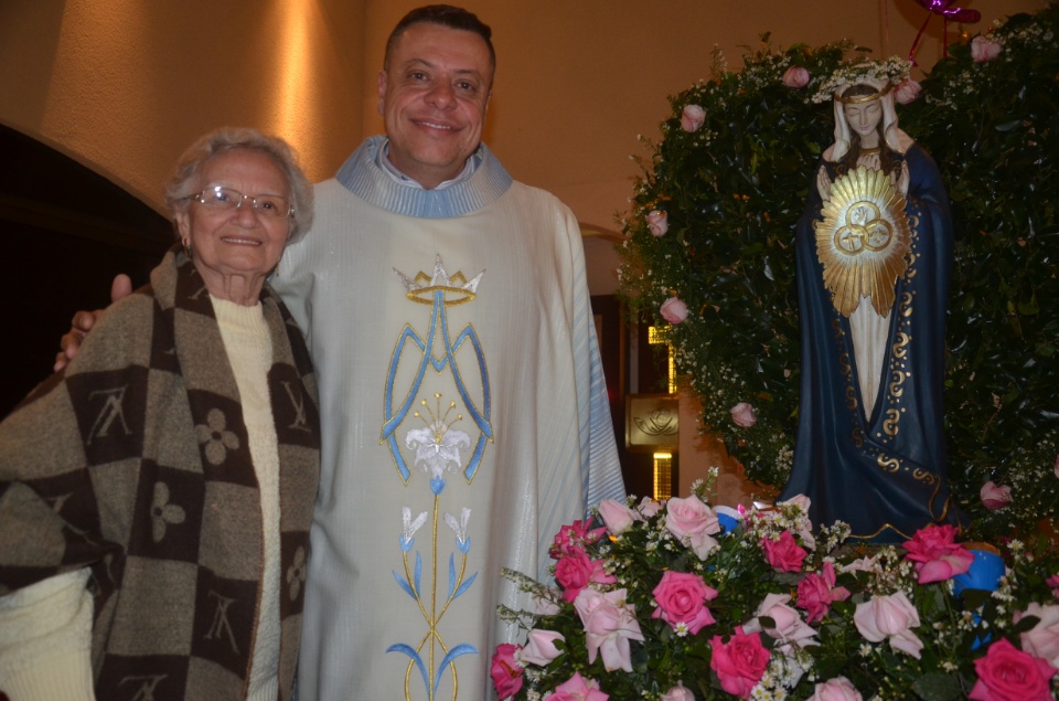 N.Sra. Santíssima Trindade - Missa com coroação e festejos juninos