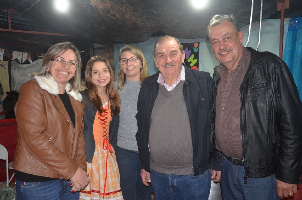 N.Sra. Santíssima Trindade - Missa com coroação e festejos juninos