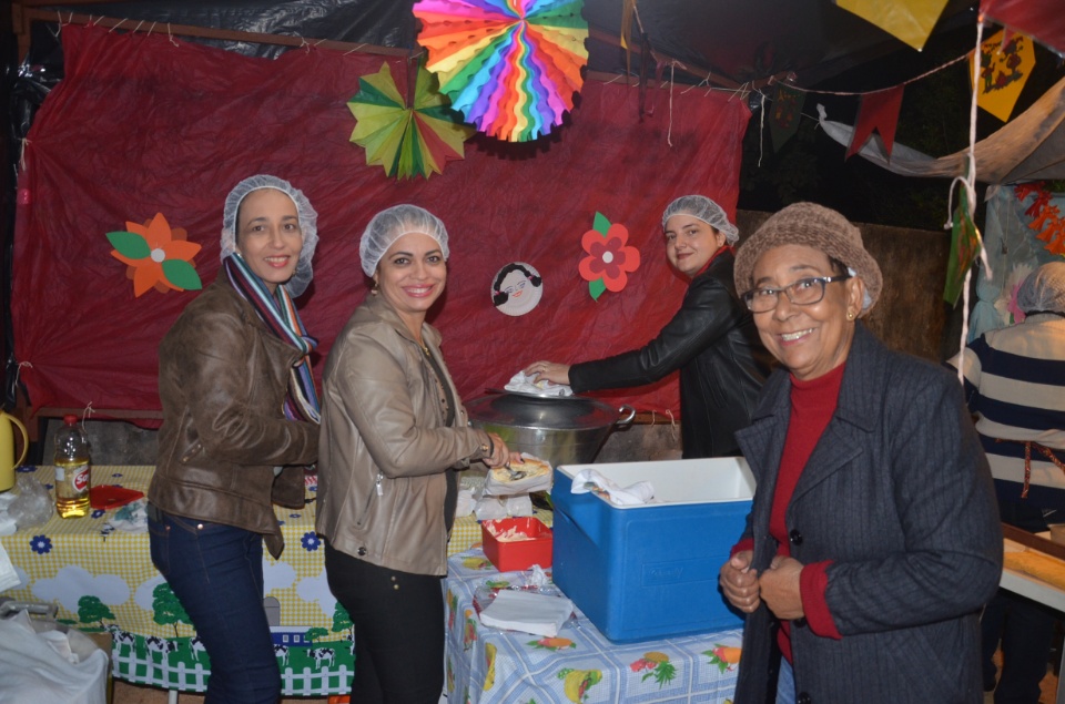 N.Sra. Santíssima Trindade - Missa com coroação e festejos juninos