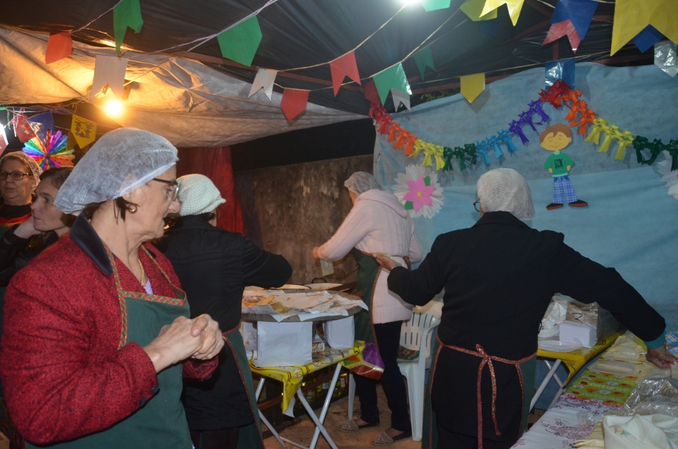 N.Sra. Santíssima Trindade - Missa com coroação e festejos juninos