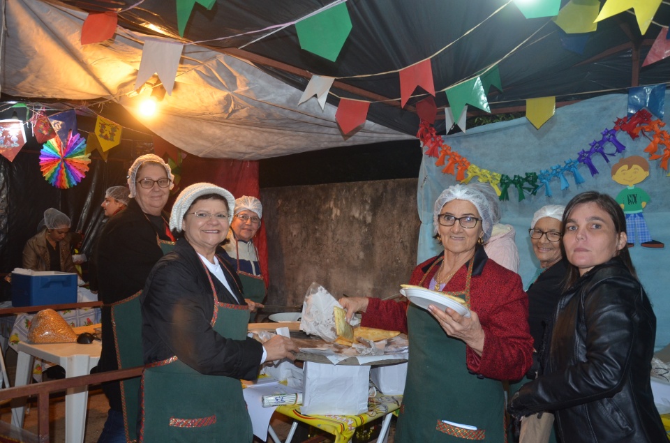 N.Sra. Santíssima Trindade - Missa com coroação e festejos juninos
