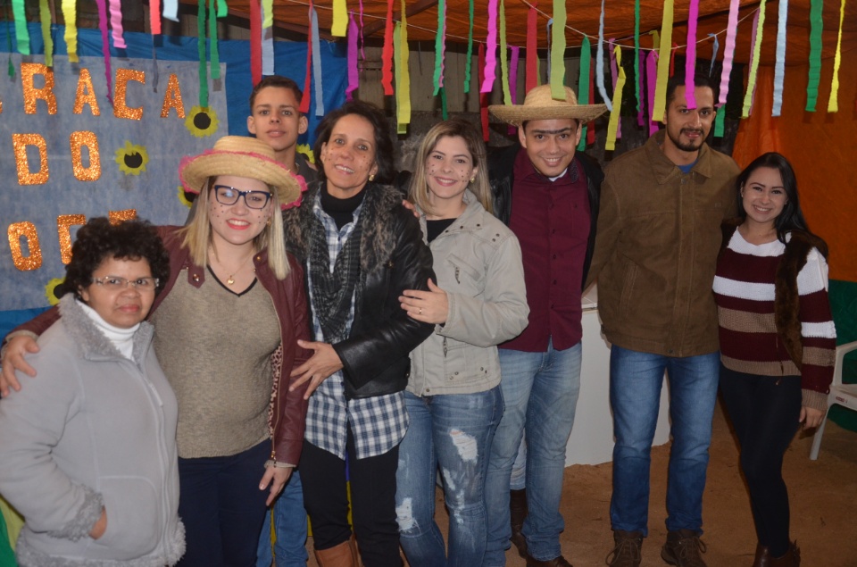 N.Sra. Santíssima Trindade - Missa com coroação e festejos juninos