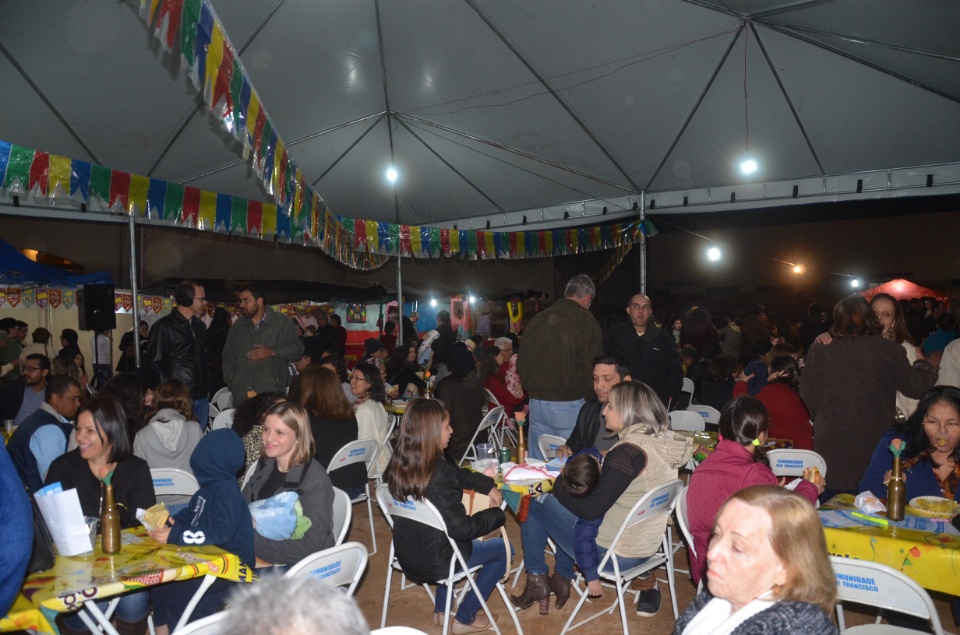 N.Sra. Santíssima Trindade - Missa com coroação e festejos juninos