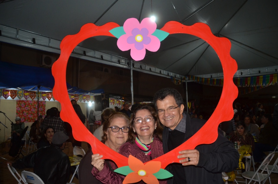 N.Sra. Santíssima Trindade - Missa com coroação e festejos juninos