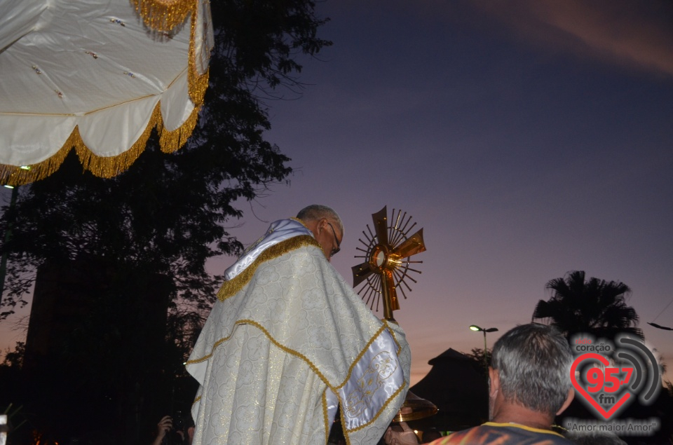 Multidão acompanha celebração de Corpus Christi na Catedral