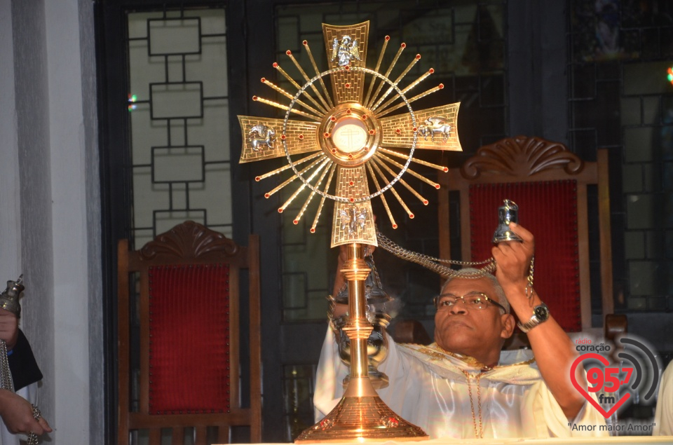 Multidão acompanha celebração de Corpus Christi na Catedral