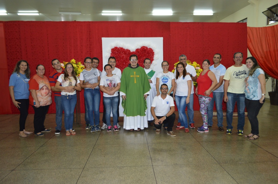 Retiro despertar para casais na paróquia São José Operário