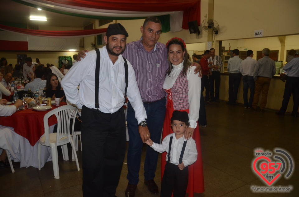 Dom Henrique prestigia 14° Jantar Italiano de Laguna Carapã