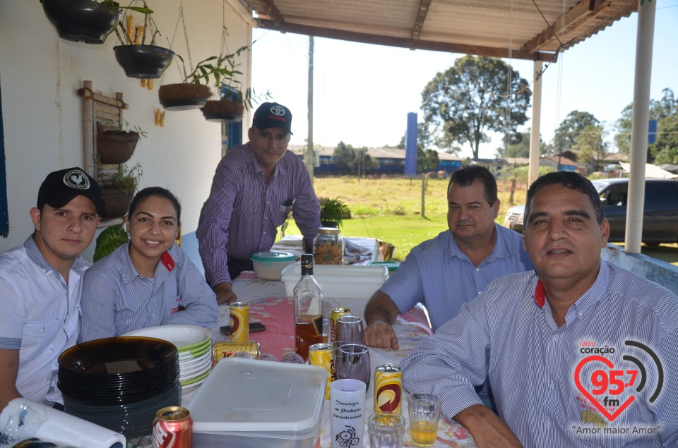 Confraternização e boas vindas aos funcionários e amigos do Sr. Osmar Caires