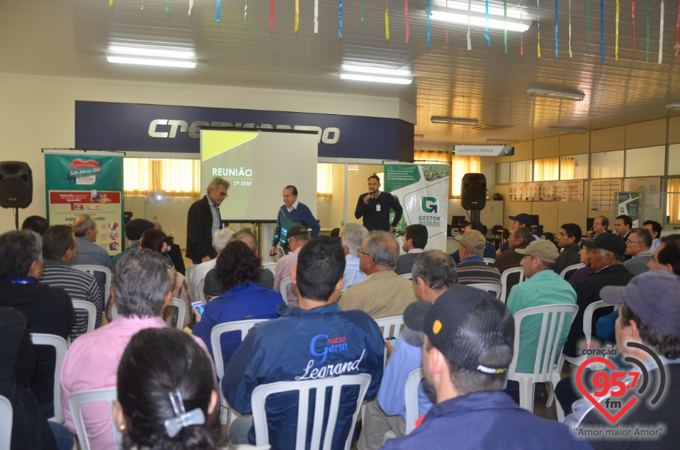 Coamo realiza reunião com cooperados no entreposto Dourados