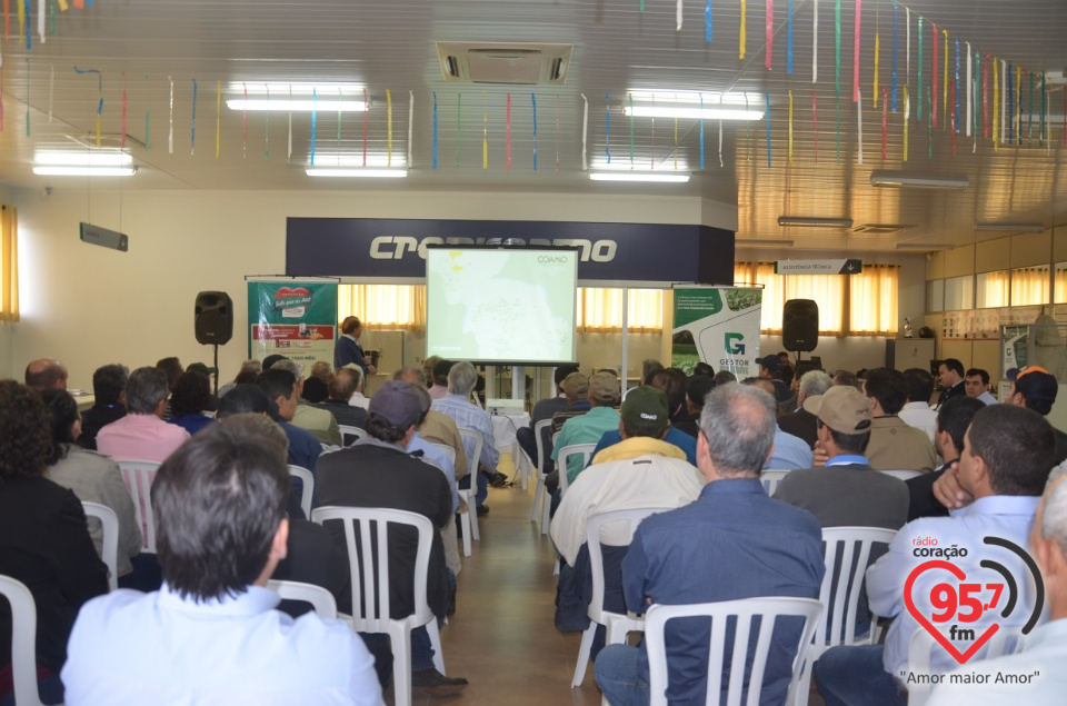 Coamo realiza reunião com cooperados no entreposto Dourados