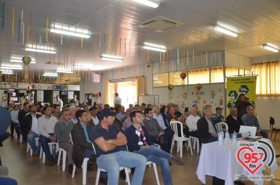 Coamo realiza reunião com cooperados no entreposto Dourados