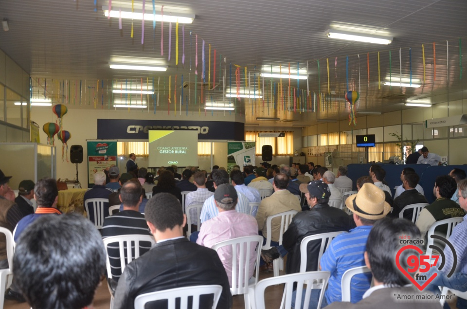 Coamo realiza reunião com cooperados no entreposto Dourados