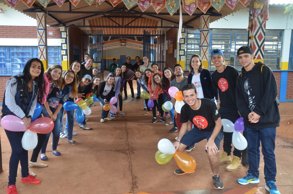Jovens Universitários #Univida são acolhidos em aldeia para missão