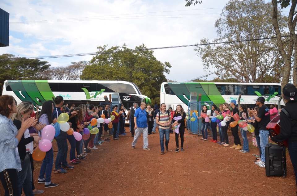 Jovens Universitários #Univida são acolhidos em aldeia para missão