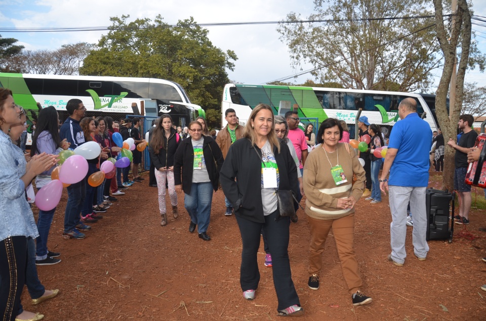 Jovens Universitários #Univida são acolhidos em aldeia para missão