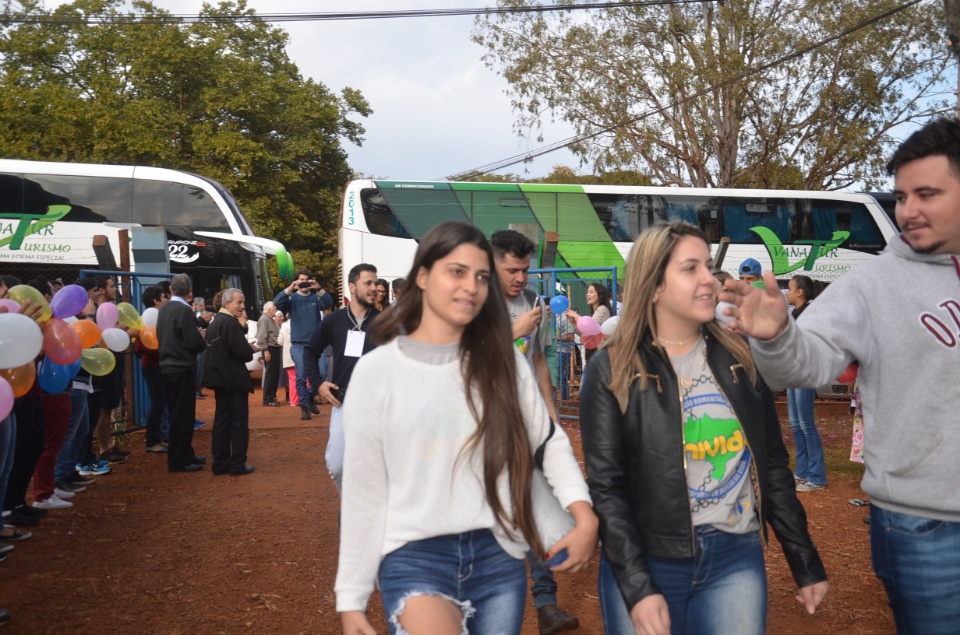 Jovens Universitários #Univida são acolhidos em aldeia para missão