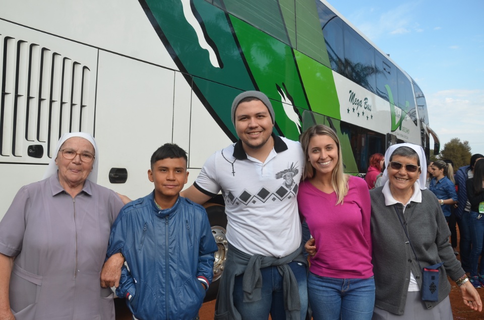 Jovens Universitários #Univida são acolhidos em aldeia para missão
