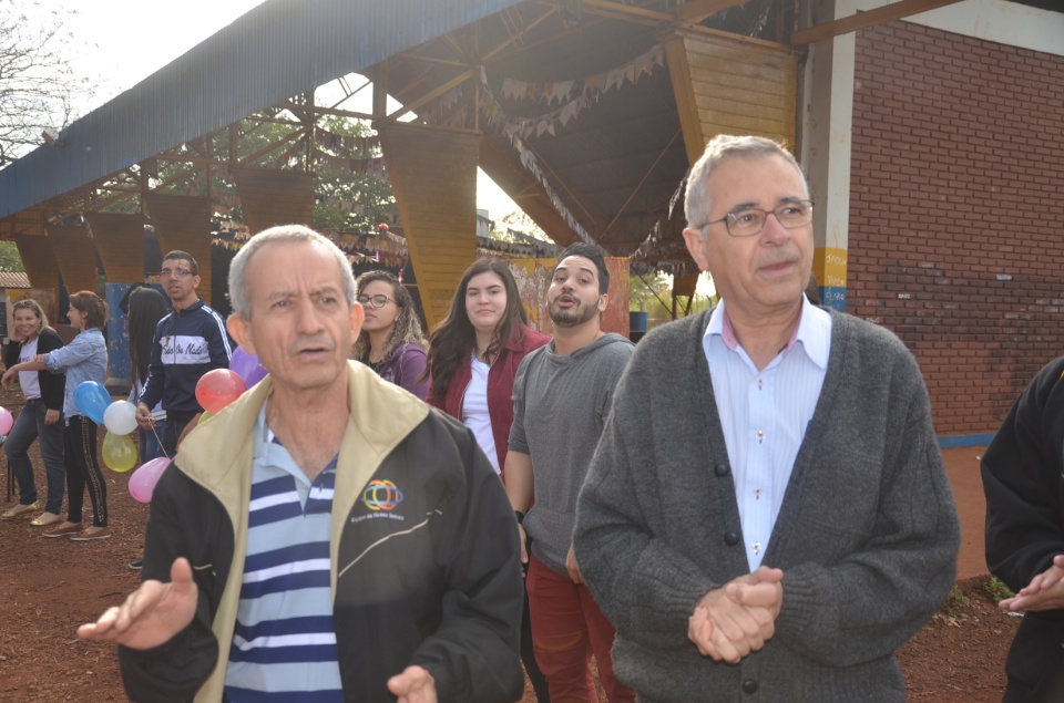 Jovens Universitários #Univida são acolhidos em aldeia para missão