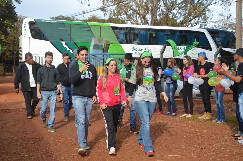 Jovens Universitários #Univida são acolhidos em aldeia para missão
