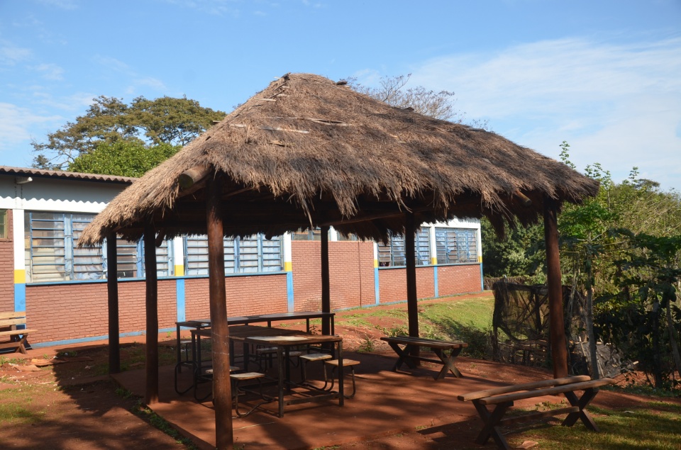 Jovens Universitários #Univida são acolhidos em aldeia para missão