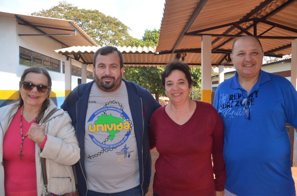 Jovens Universitários #Univida são acolhidos em aldeia para missão