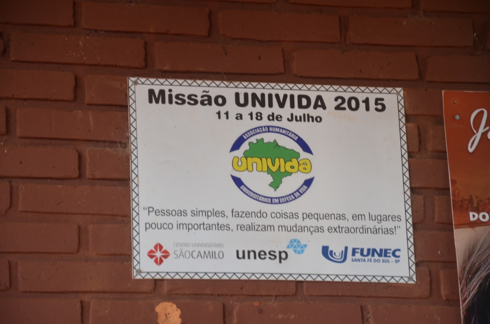 Jovens Universitários #Univida são acolhidos em aldeia para missão