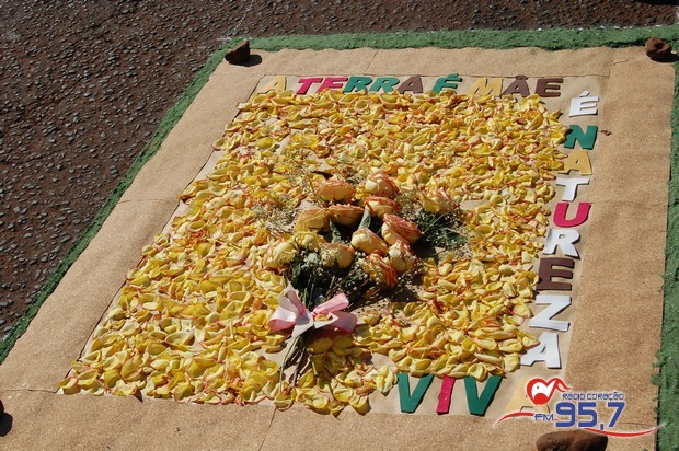 Em Dourados 10 mil católicos celebraram o dia de Corpus Christi
