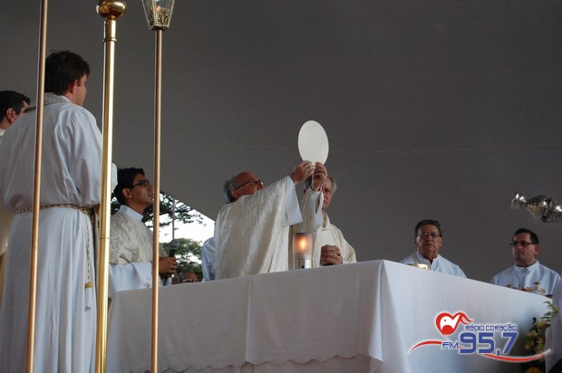 Em Dourados 10 mil católicos celebraram o dia de Corpus Christi